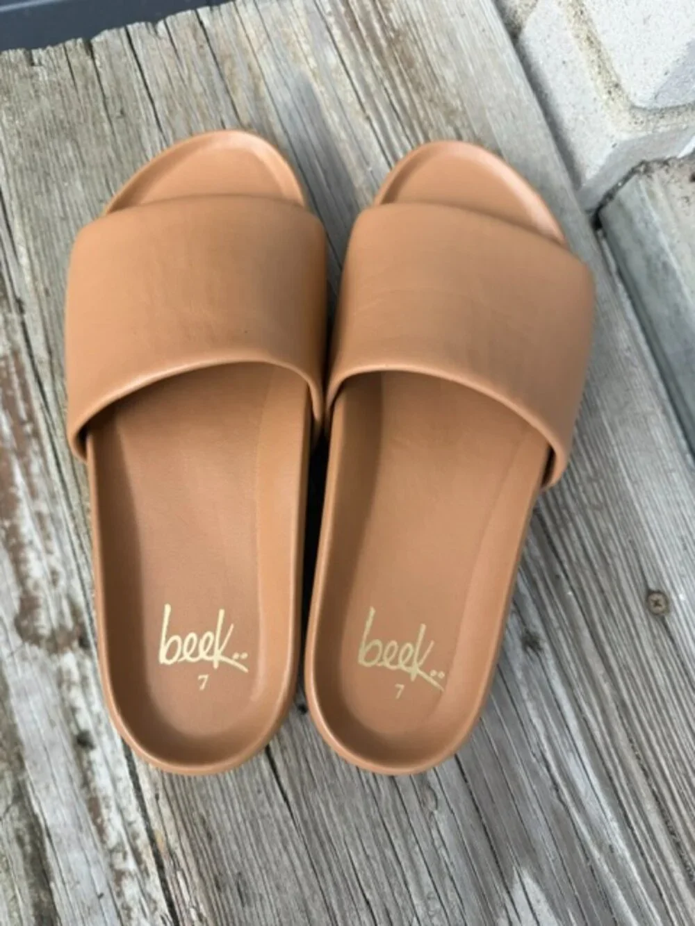Beek Pelican Slide Sandal Sz 7  NEW